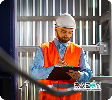 RAEOMINAM.COM RAEOMINAM RAEOM Registro Autoritativo de Empresas Operadoras MINAM, para transporte de Residuos Sólidos. Las EO-RS deben presentar el Informe de Operador sobre el manejo de residuos sólidos, con datos mensualizados, durante los quince (15) primeros días hábiles de cada inicio de trimestre; asimismo, de contar con infraestructuras de residuos sólidos, debe reportar la Declaración Anual sobre Minimización y Gestión de Residuos Sólidos no Municipales sobre el manejo de residuos sólidos correspondiente al año anterior y el Manifiesto de Residuos Sólidos Peligrosos, de acuerdo a lo indicado en el literal c) del presente numeral. El generador de residuos sólidos no municipales debe reportar la Declaración Anual sobre Minimización y Gestión de Residuos Sólidos no Municipales sobre el manejo de residuos sólidos, correspondiente al año anterior, durante los quince (15) primeros días hábiles del mes de abril de cada año; así como el Manifiesto de Residuos Sólidos Peligrosos durante los quince (15) primeros días hábiles de cada inicio de trimestre, en cumplimiento de las obligaciones establecidas en el numeral 48.2 del artículo 48 del presente Reglamento. Aquellos generadores de residuos sólidos no municipales que se encuentran obligados a contar con un IGA, adicionalmente deben presentar la Declaración Anual sobre Minimización y Gestión de Residuos Sólidos no Municipales -también denominada Declaración Anual de Manejo de Residuos Sólidos y los Manifiestos de Manejo de Residuos Peligrosos en formato digital, a través del SIGERSOL. La presentación de la Declaración Anual sobre Minimización y Gestión de Residuos Sólidos no Municipales -también denominada Declaración Anual de Manejo de Residuos Sólidos- y de los Manifiestos de Manejo de Residuos, es una obligación exclusiva del titular del proyecto o de actividades, y estos pueden ser elaborados con información generada por el propio titular de la actividad, así como por aquella brindada por sus proveedores de servicios, siendo en todos los casos, el generador no municipal el único responsable de su reporte. Toda importación, tránsito y exportación de residuos sólidos debe ser informada al MInAM dentro de los quince (15) días calendario siguientes a la fecha en la que se realice, adjuntando el respectivo documento emitido por la oficina de aduanas respectiva que acredita dicha operación. El MInAM incorpora dicha información a la plataforma del SIGERSOL, la cual debe ser complementada con la información reportada por las EORS y/o por los generadores no municipales, a través del Informe de Operador sobre el manejo de residuos sólidos o la Declaración Anual sobre Minimización y Gestión de Residuos Sólidos no Municipales, según corresponda. Con ello, se garantiza que los movimientos transfronterizos se desarrollen en cumplimiento de la normativa vigente.